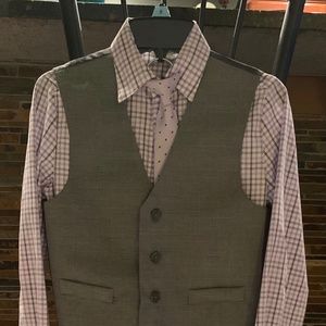 Van Heisenberg 4-piece suit with tie.   boys size 8, gray & purple